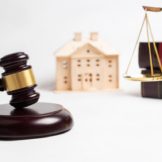 Суд о правах на жилой дом
